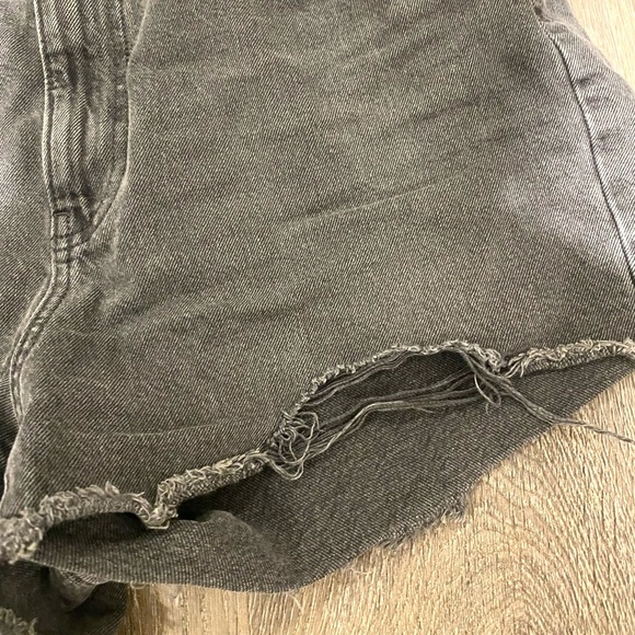 Uniqlo Denim Jean Shorts | Size 30 (10 US) - Picture 4 of 7